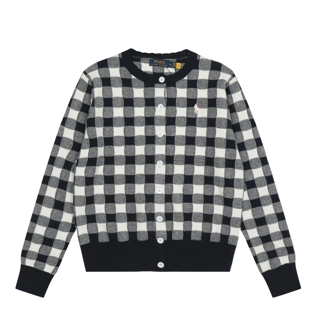 🅿️190 "Top quality" Style number: DS015# [Ralph Lauren plaid jacquard basic pony embroidered logo knitted cardigan long sleeves] ✅Ralph Lauren classic basic versatile plain plaid knitted cardigan long-sleeved small jacket ✅Main supplier platform live broadcast Wholesale entities ✅ZP quality 1:1 pattern making Scan the code to enter the GF website Counter quality ✅Detailed quality The only one in Guangzhou Imported quality cotton yarn Focus on high-end, cost-effective, and good quality. Needless to say, the version is restored to the original. Loose, comfortable and stress-free. Simple is high-end. Classic is timeless. ✅The upper body is simple and easy to match. A must-have for goddess ootd. Good-looking clothes are never picky. A must-have in the goddess' wardrobe. Size: S-L. Color: Navy blue, light blue, pink.